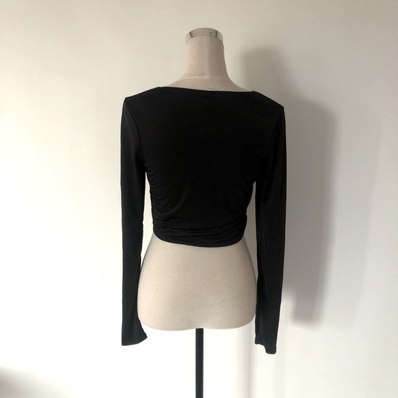 3/$30✨ Long Sleeve Crop Top - Picture 4 of 6